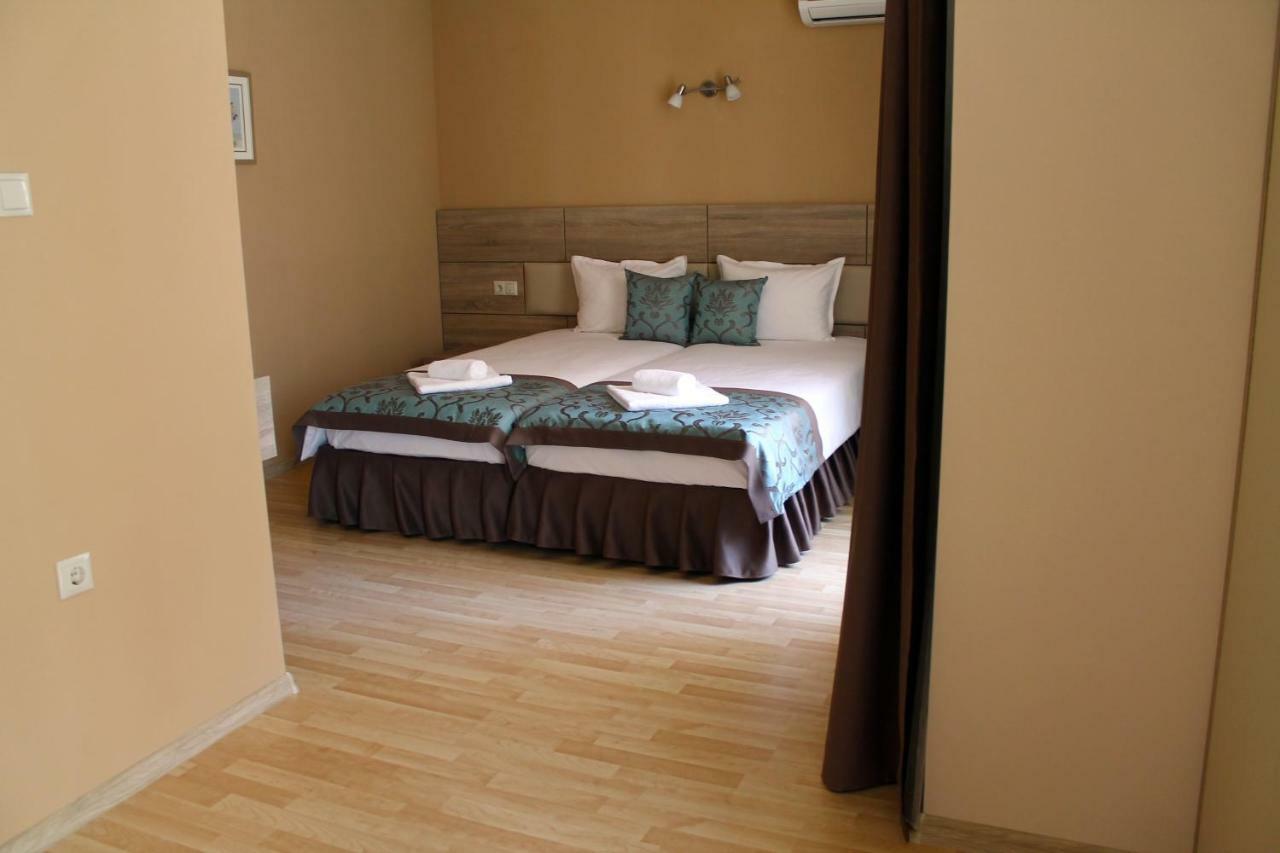 Garden Guest House 桑丹斯基 外观 照片
